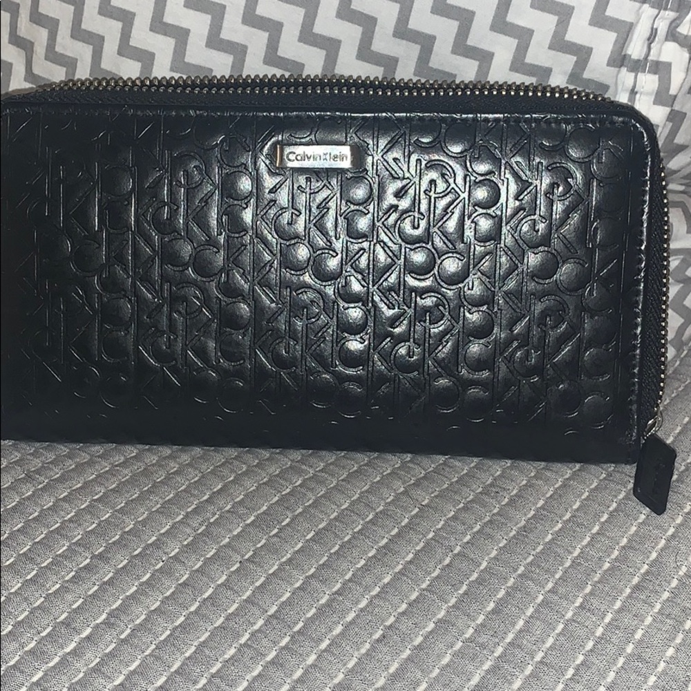 Calvin Klein Leather Zip Around Wallet